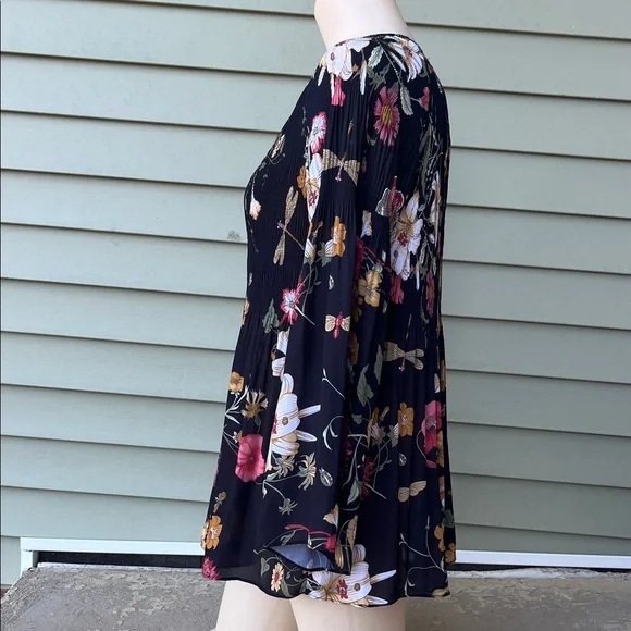 Like new Charlie Black Floral Long Sleeve blouse - Picture 8 of 15